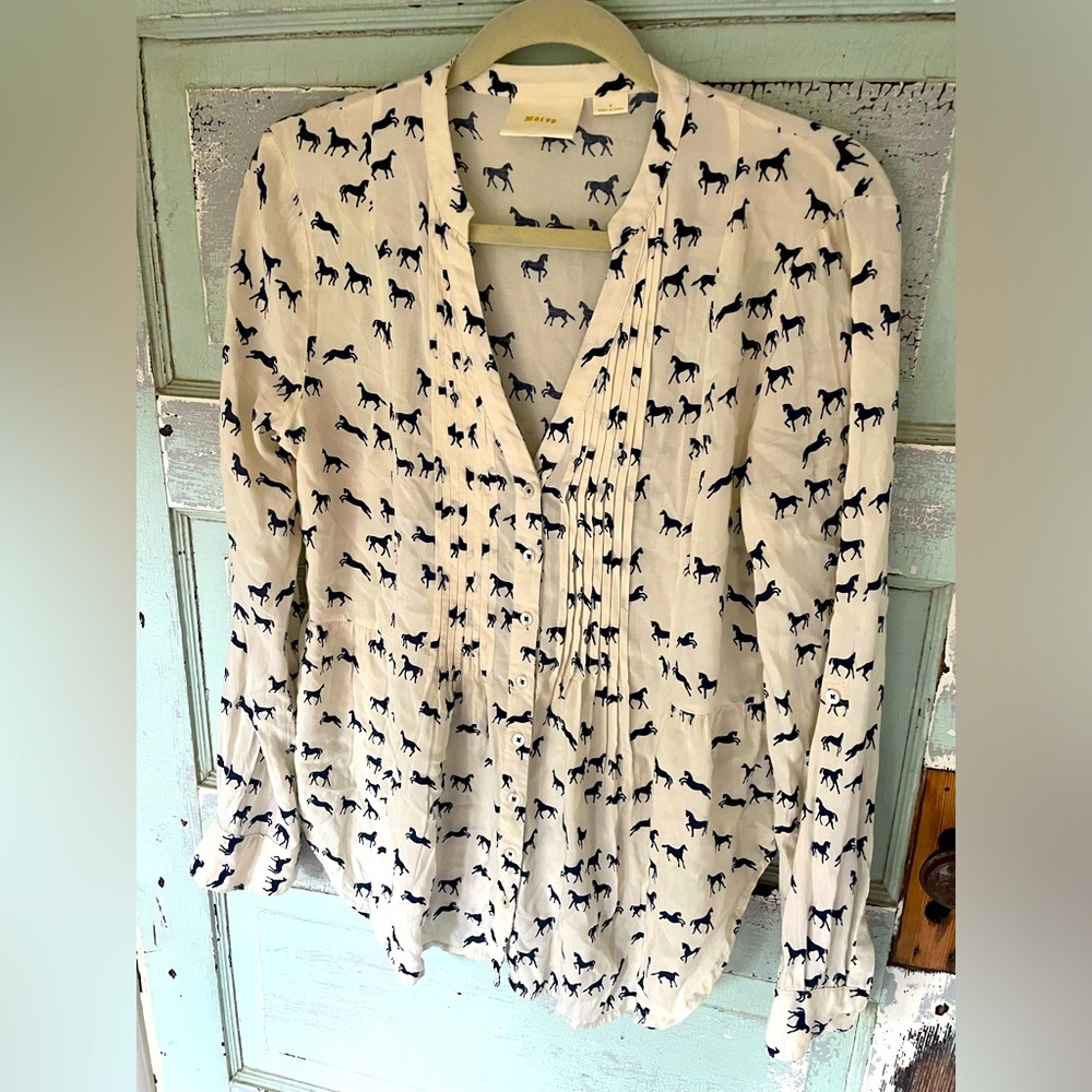Maeve Anthropologie Medium 8 button down top blouse Horses print